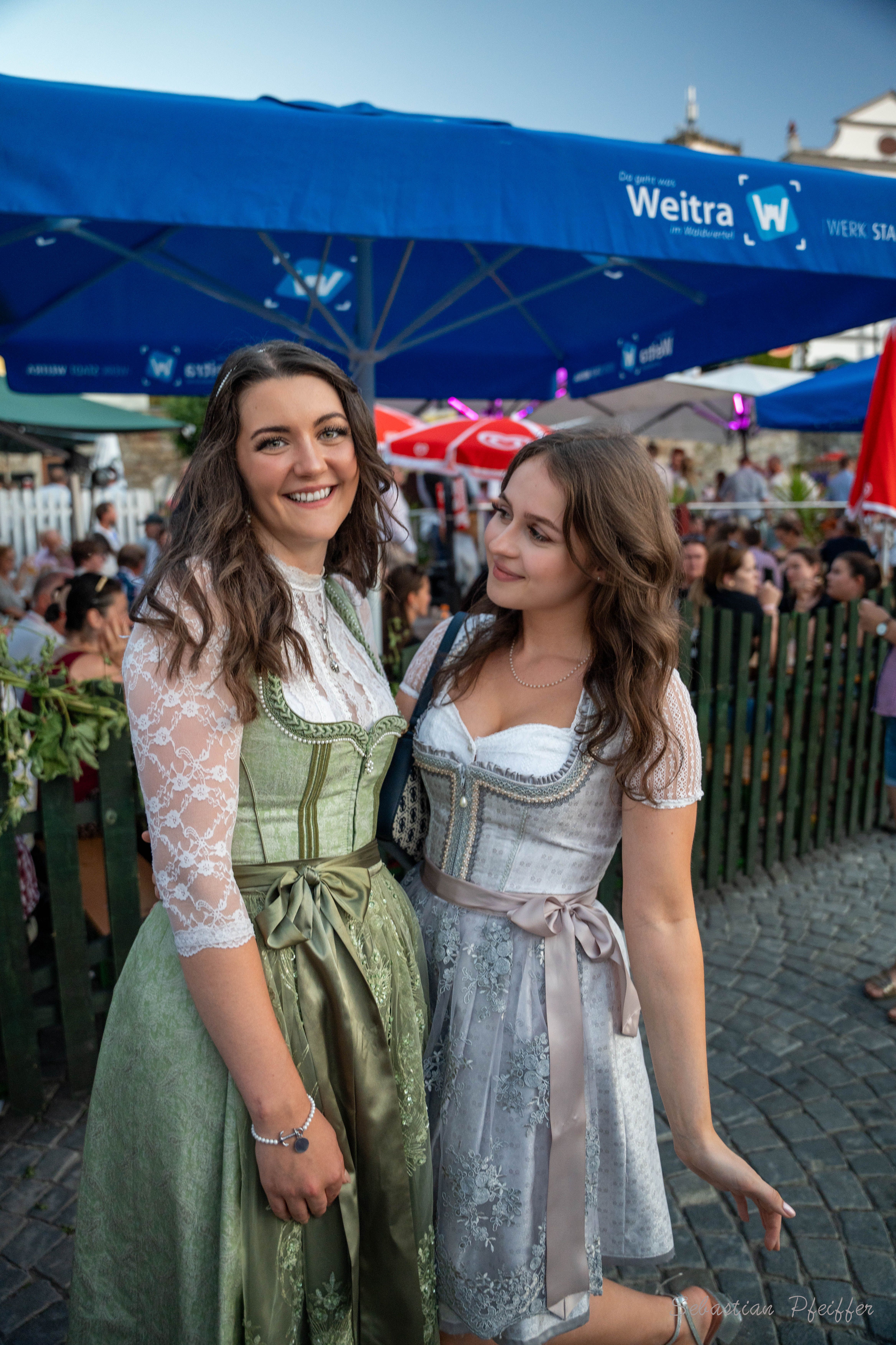 Zwei Hopfenprinzessinnen
