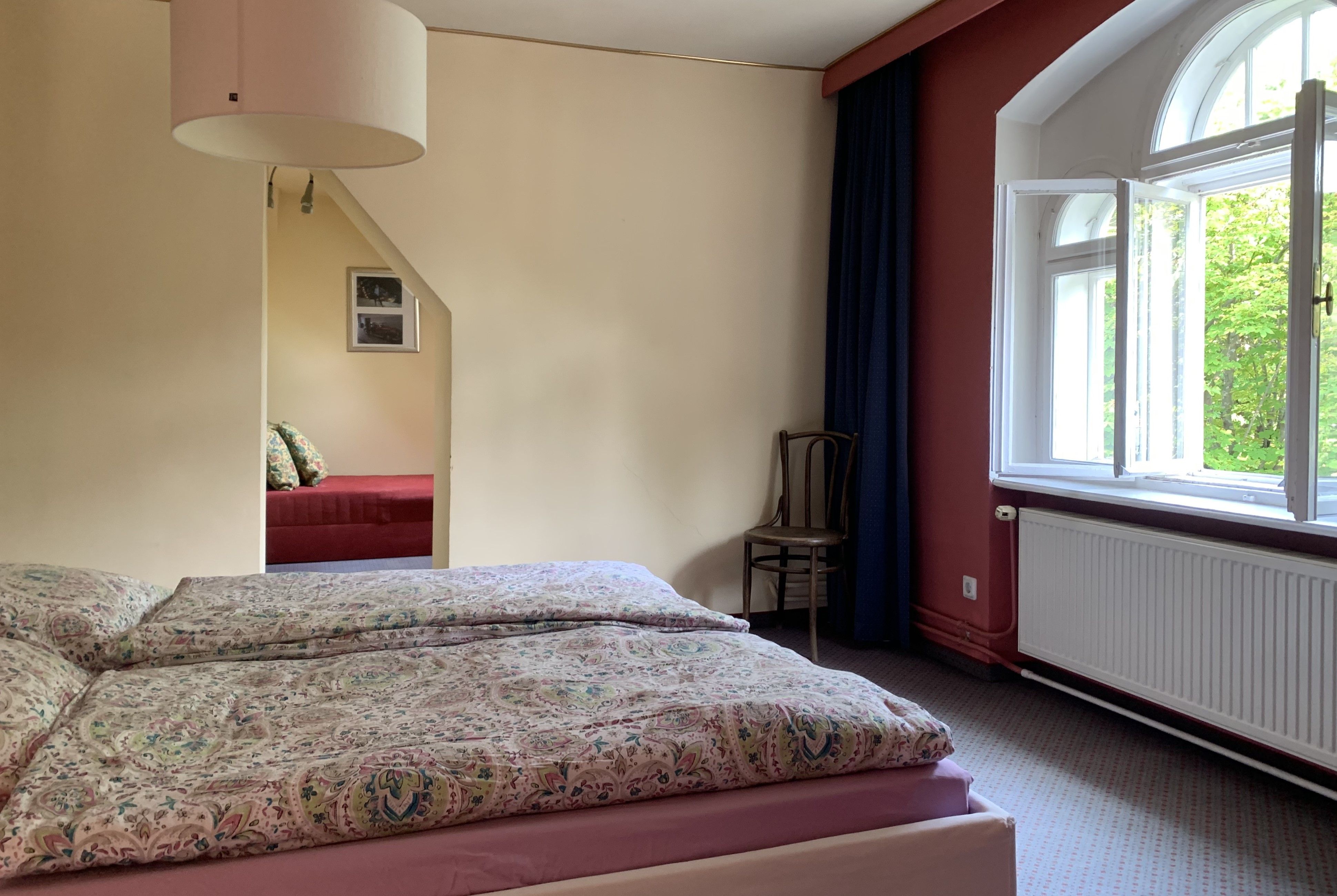 Schlafzimmer 1