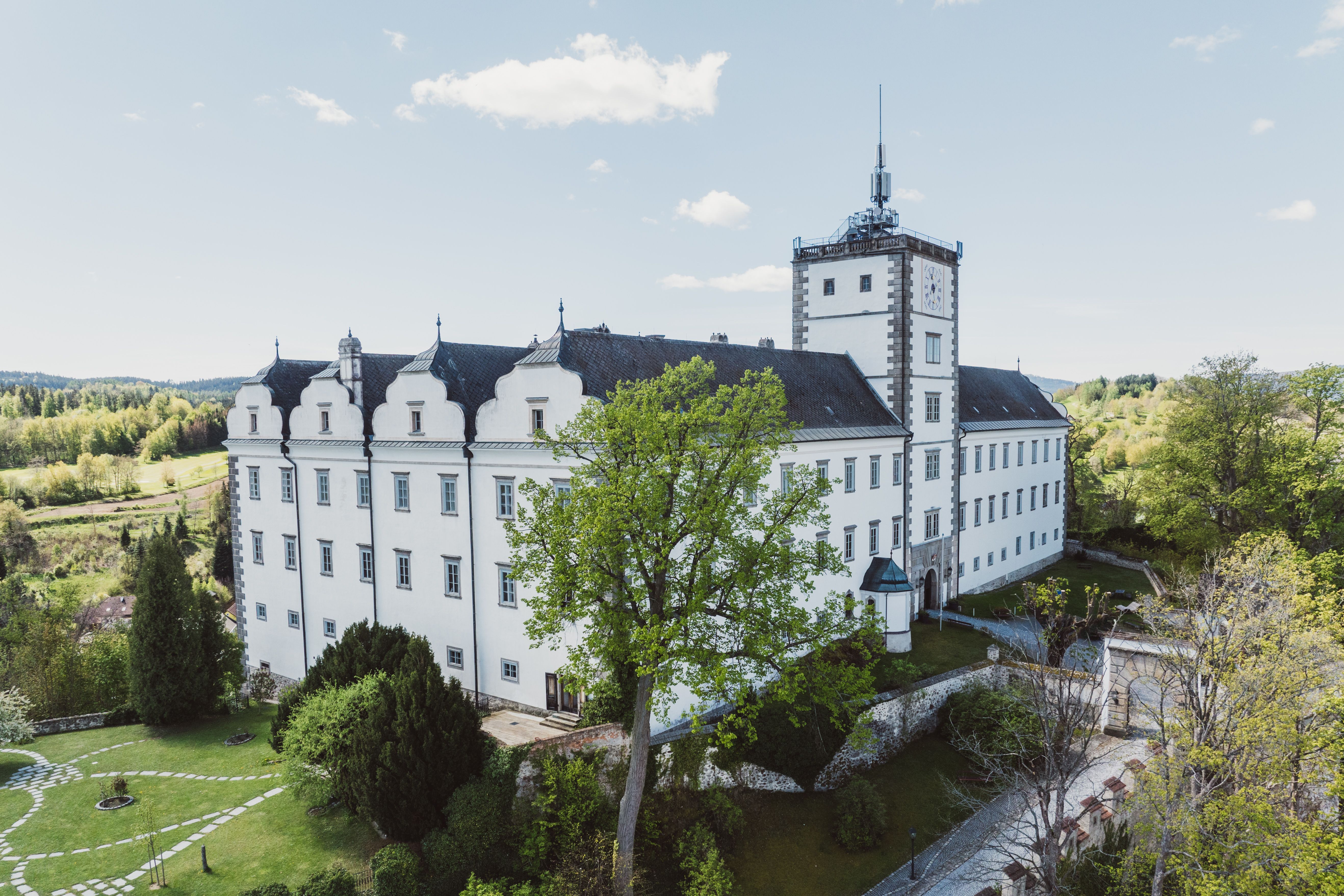 Drohnenaufnahme von Schloss Weitra.